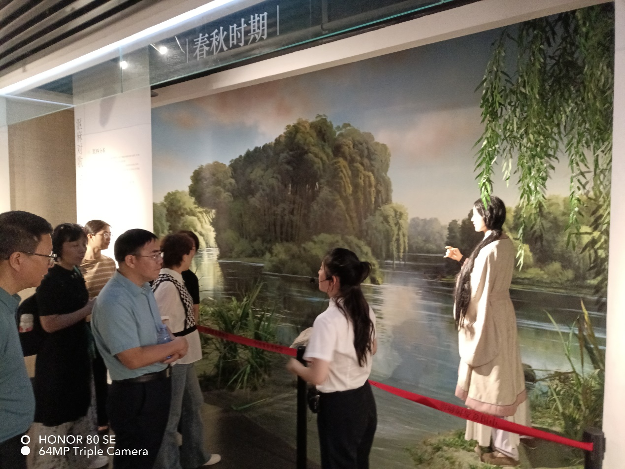 夏布博物馆内讲解.png