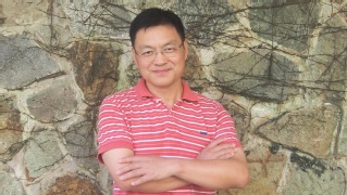 既为“经师”更为“人师”——访人文与传播学院刘俊峰老师