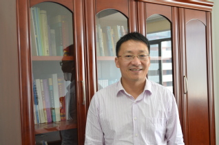 亦师亦友，教学相长——访数学与统计学院胡桂武教授