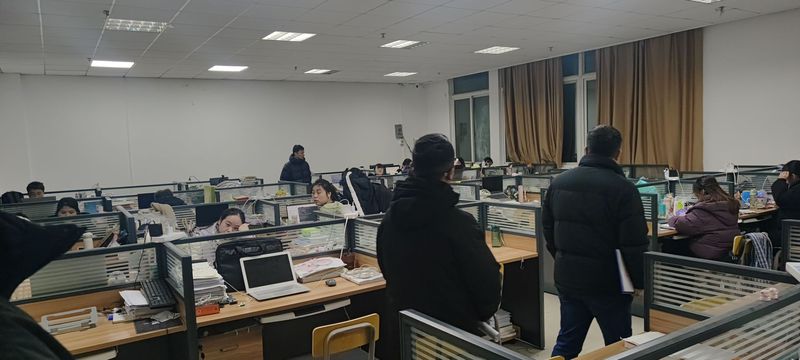 学校开展安全隐患夜间清查行动