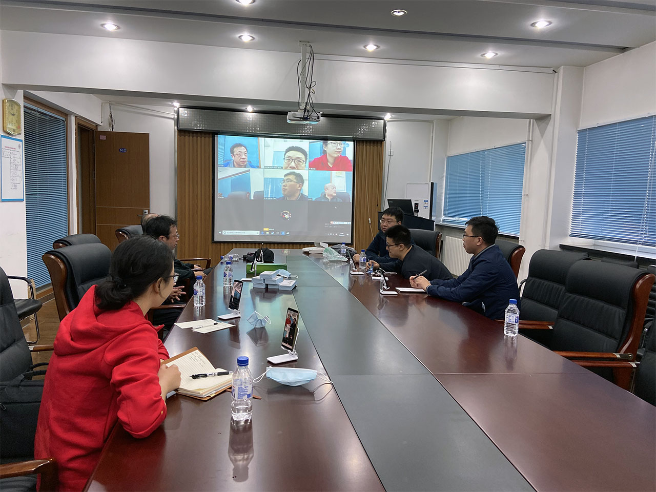 01-5月3日，学院技术保障小组在仿生楼512会议室做第一次测试