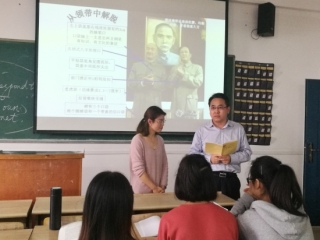 李明斌副校长到文传学院听课、调...