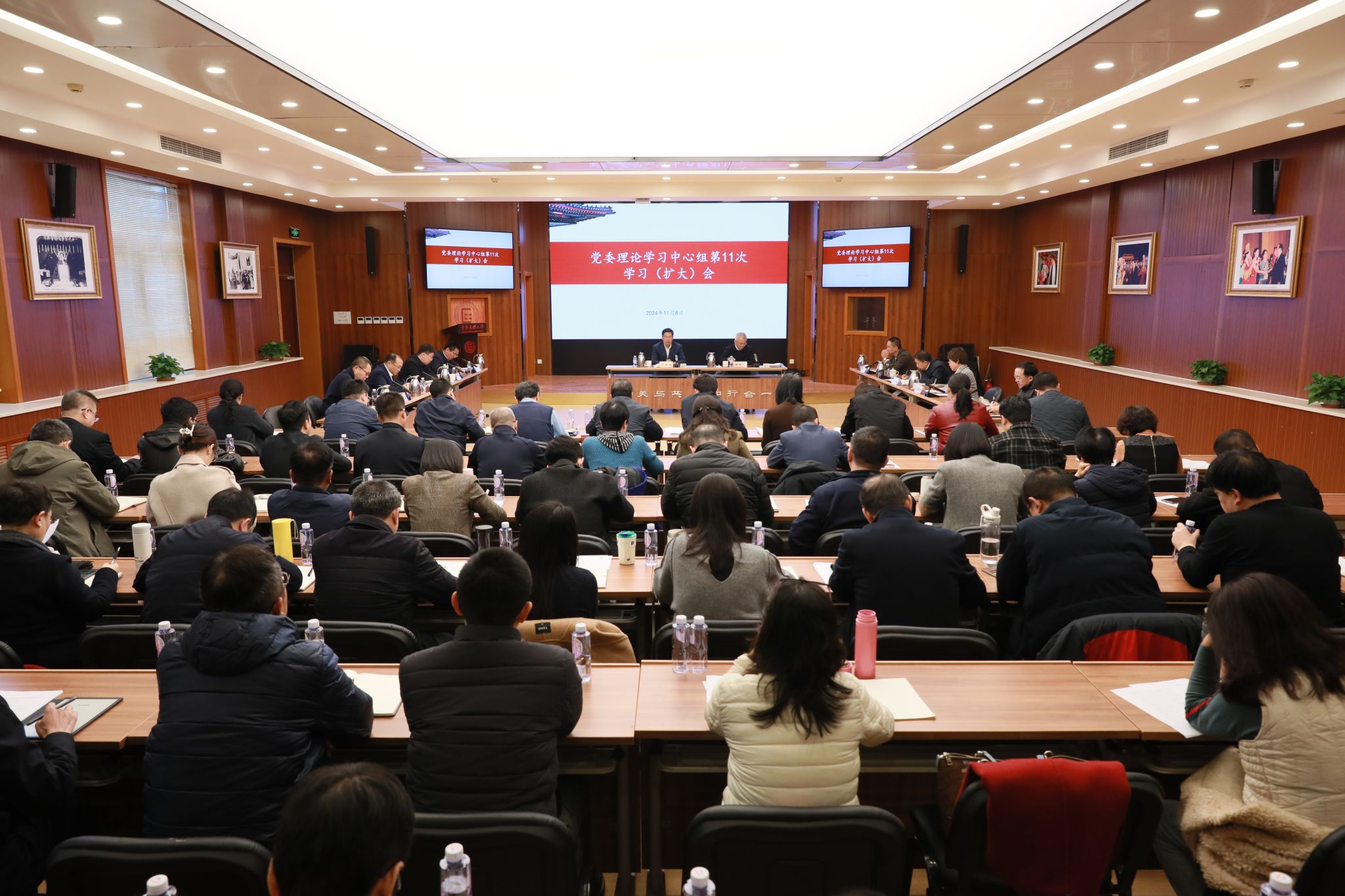 校党委召开理论学习中心组学习（扩大）会专题传达学习习近平总书记在中共中央政治局第十七次集体学习时的重要讲话精神等内容