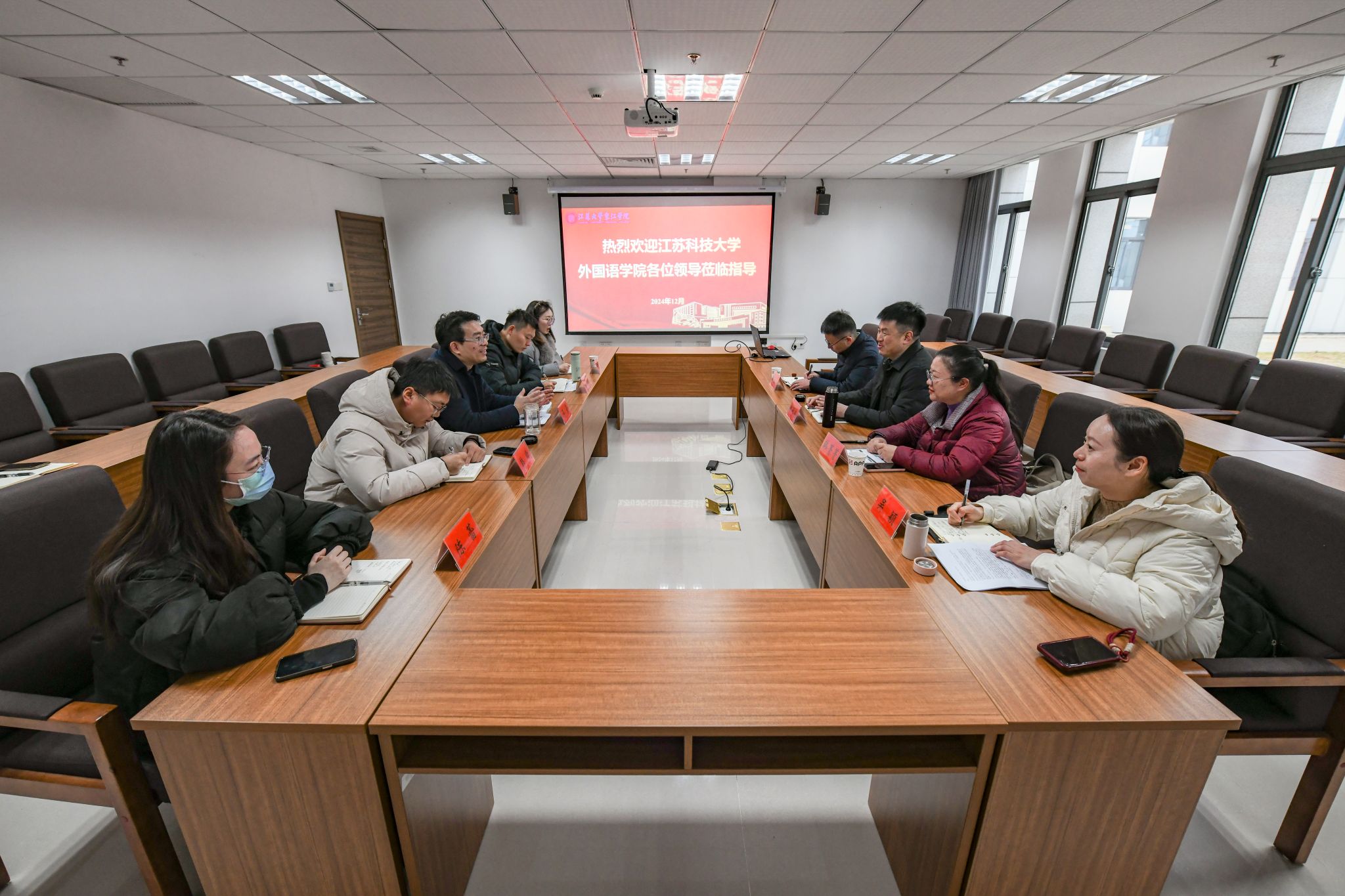 京江学院管理与人文学院与江苏科技大学外国语学院开展党建交流活动