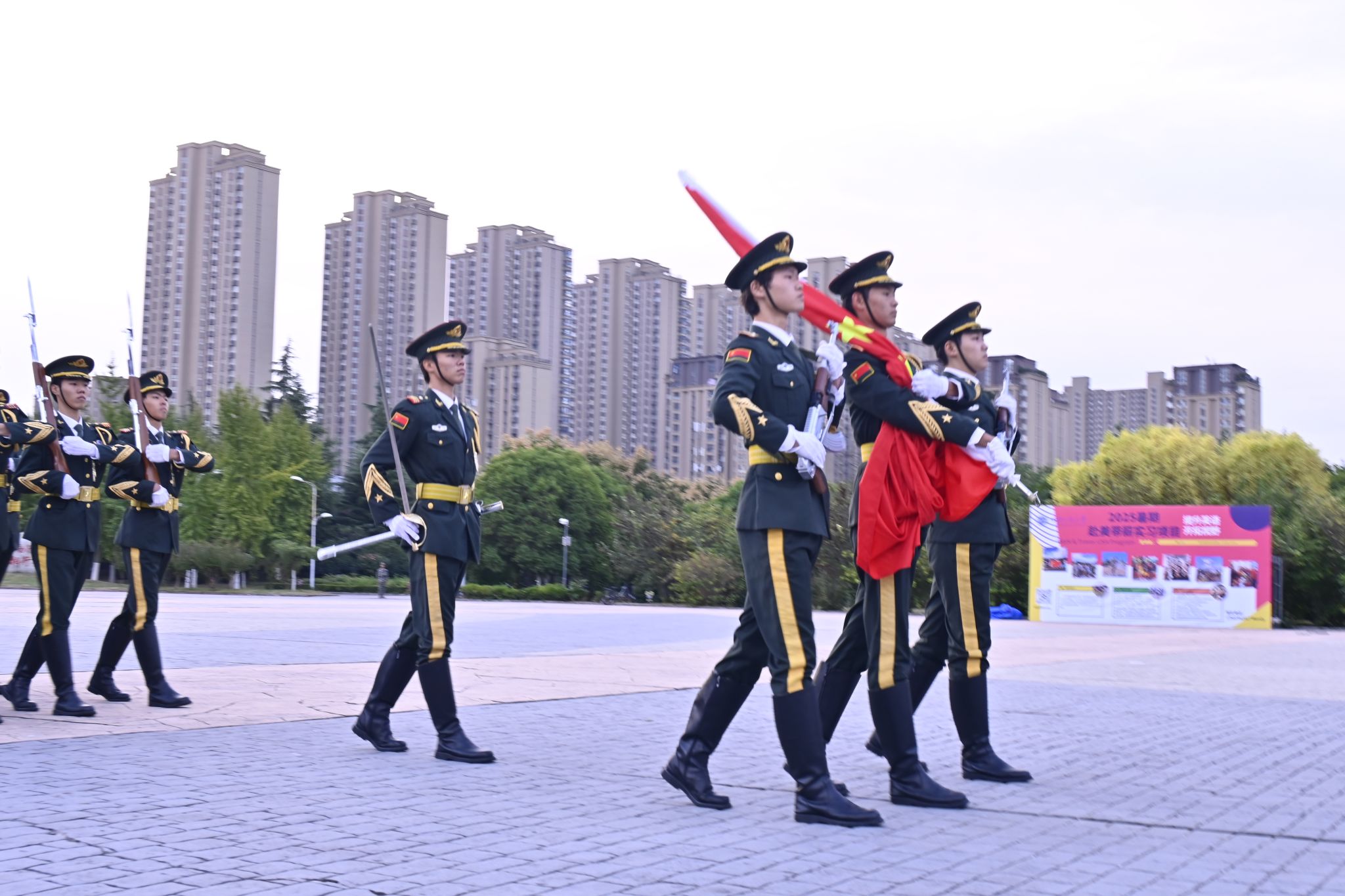 青春向党礼赞中国——新生院举行升旗仪式