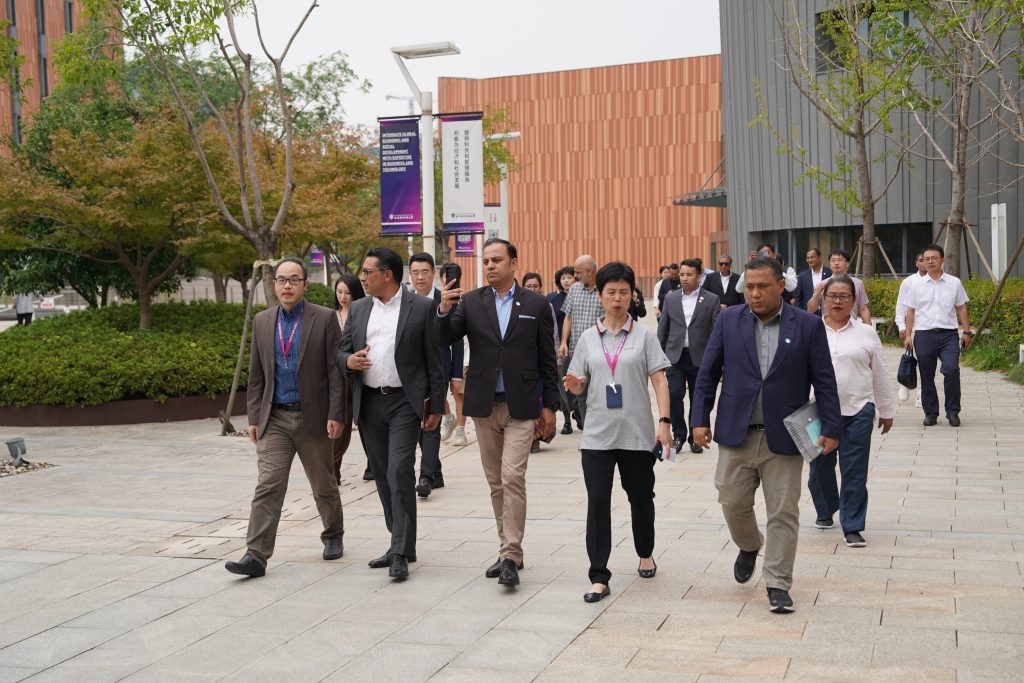 尼泊尔民族独立党高级干部考察团访问西浦人文社科学院