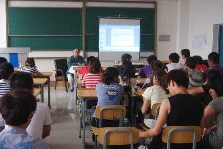 Vice Chairman of Association for Democracy and People's Livelihood Giving Academic Lecture in the Center